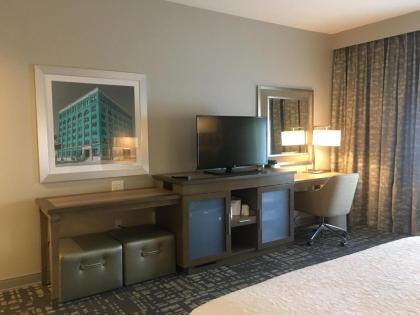 Hampton Inn & Suites Dallas-The Colony - image 8