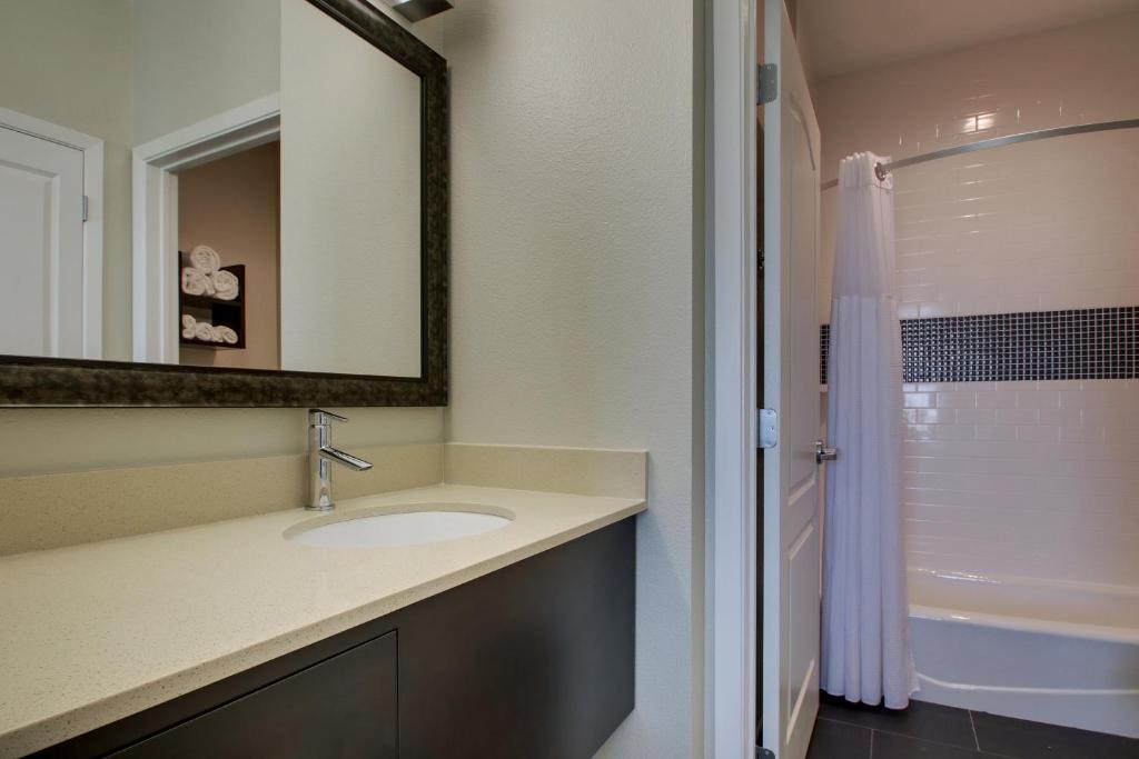 Staybridge Suites Plano - The Colony an IHG Hotel - image 4