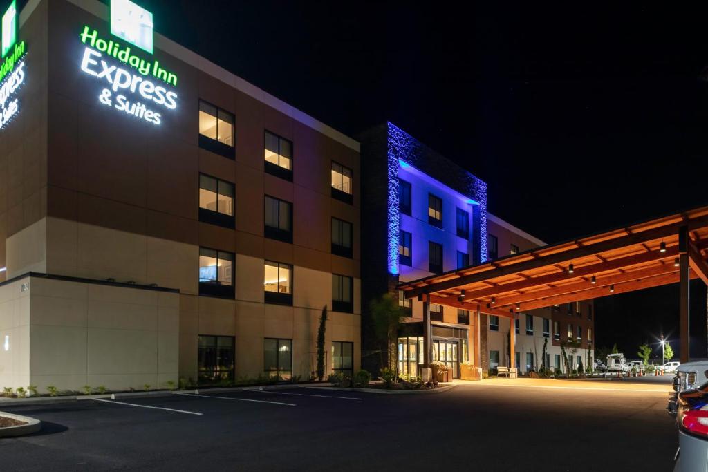 Holiday Inn Express & Suites - The Dalles an IHG Hotel - main image