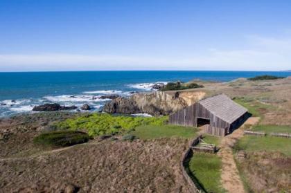 Rolling Waves Beach House - image 3