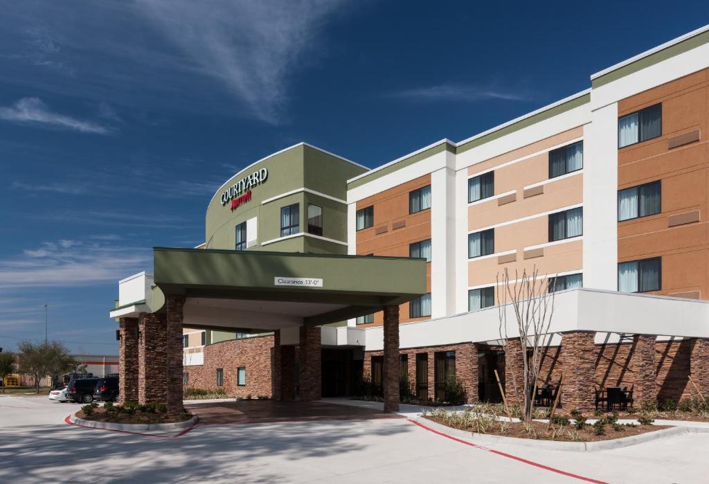 Courtyard by Marriott Houston North/Shenandoah - image 2