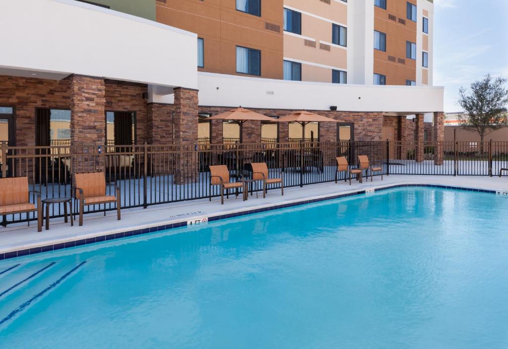 Courtyard by Marriott Houston North/Shenandoah - image 4