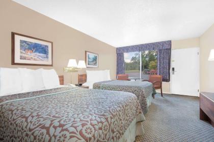 Days Inn by Wyndham Thermopolis - image 9