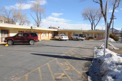 Rainbow Motel - image 15