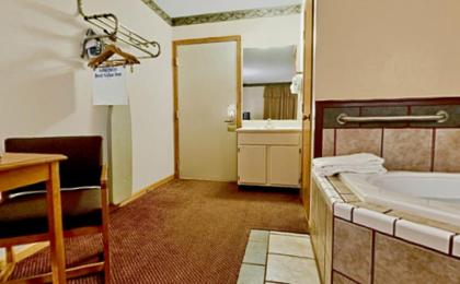 Americas Best Value Inn-Thief River Falls - image 15