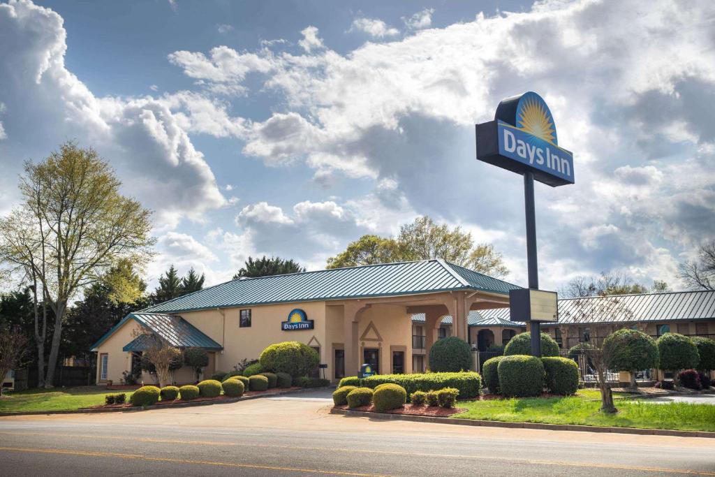 Days Inn by Wyndham Thomaston - main image