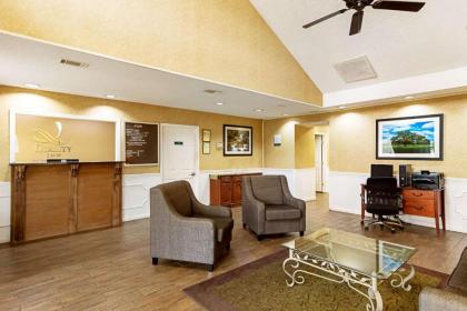 Quality Inn Thomaston - image 10