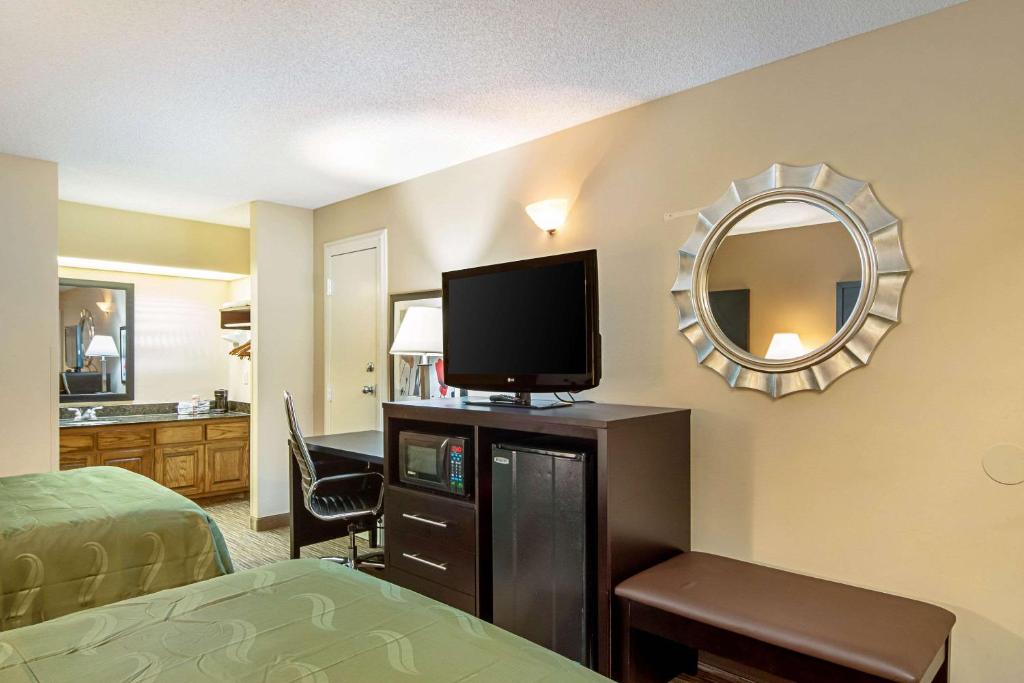 Quality Inn Thomaston - image 2