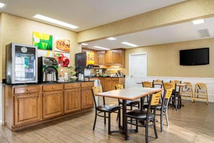 Quality Inn Thomaston - image 4