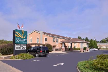 Quality Inn & Suites Northpark - image 1