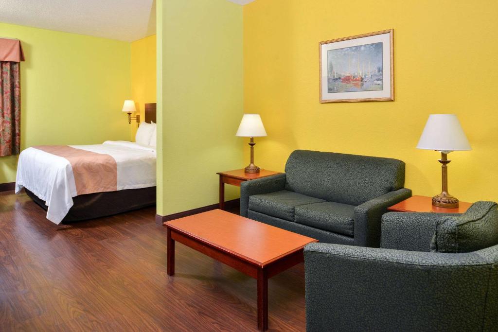 Quality Inn & Suites Northpark - image 6