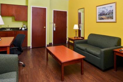 Quality Inn & Suites Northpark - image 8