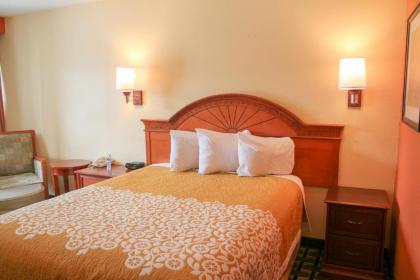 Rose Garden Inn & Suites Thomasville - image 4