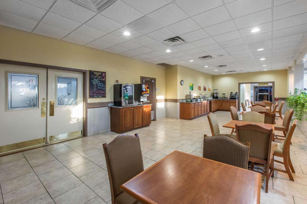 Quality Inn & Suites Conference Center Thomasville - image 2