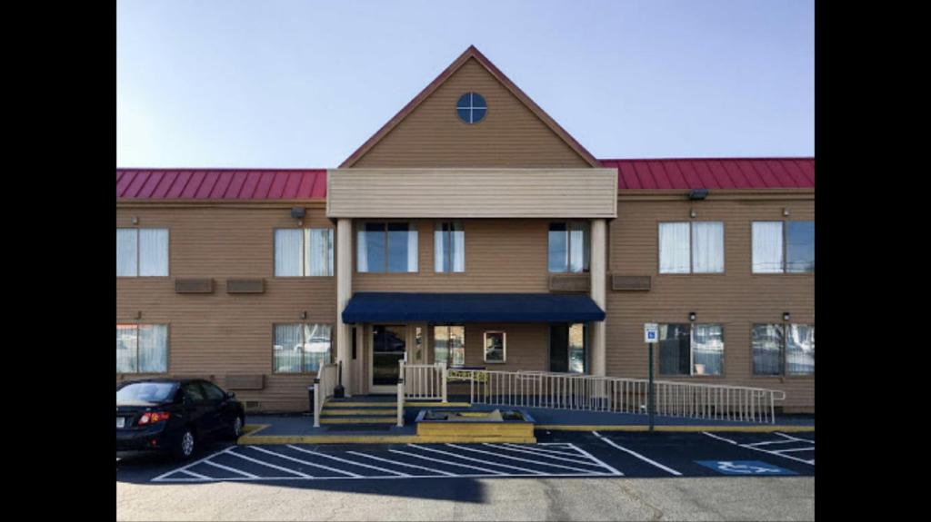 Days Inn by Wyndham Thomson - main image