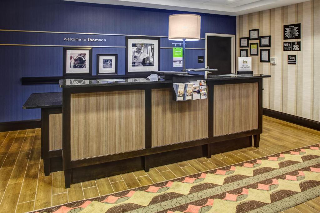 Hampton Inn Thomson - image 2