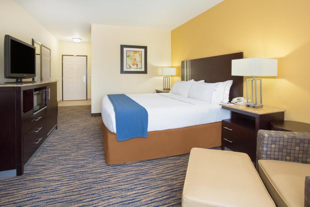 Holiday Inn Express & Suites Denver North - Thornton an IHG Hotel - image 2