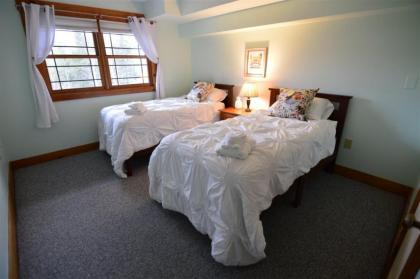 Private Pet Friendly 4 Bedroom Deluxe Vacation Home Close to Waterville Valley Resort! - image 10