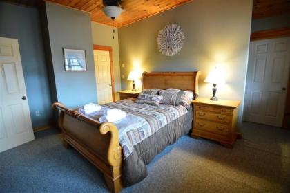 Private Pet Friendly 4 Bedroom Deluxe Vacation Home Close to Waterville Valley Resort! - image 11