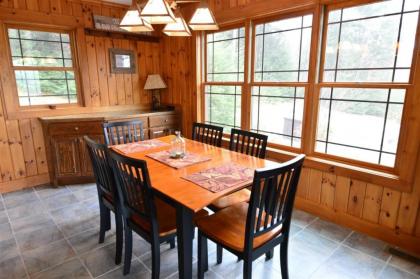 Private Pet Friendly 4 Bedroom Deluxe Vacation Home Close to Waterville Valley Resort! - image 3