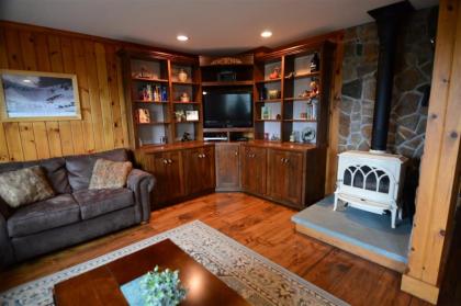 Private Pet Friendly 4 Bedroom Deluxe Vacation Home Close to Waterville Valley Resort! - image 4