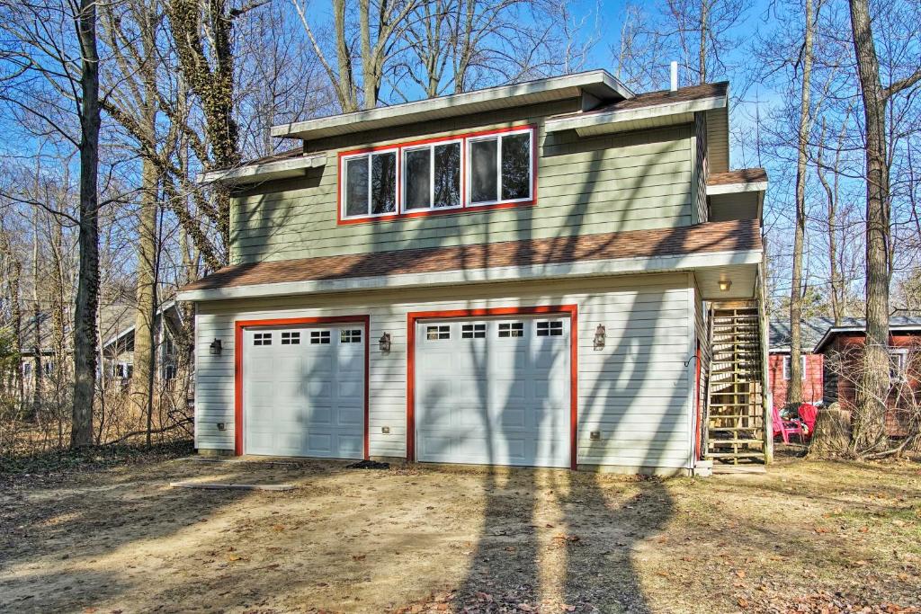 Harbert Cottage and Studio with Porch Half Mile to Beach! - image 6