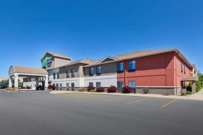 Holiday Inn Express and Suites three Rivers an IHG Hotel three Rivers