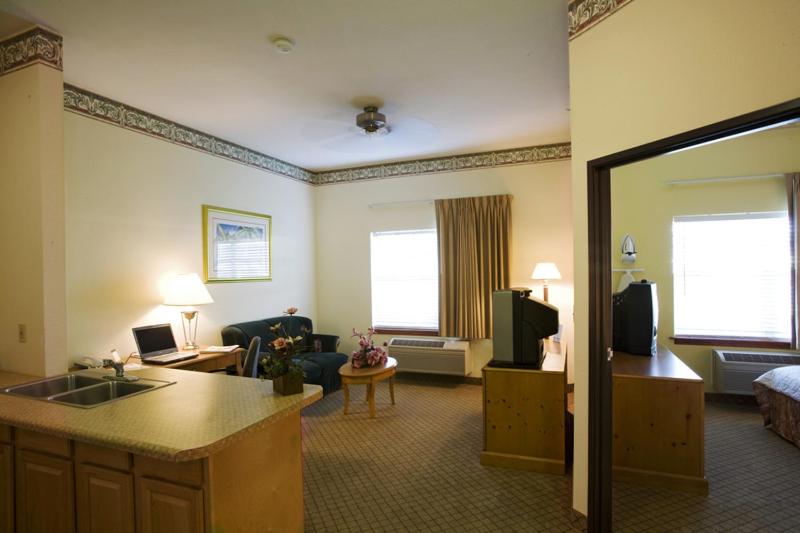 Americas Best Value Inn Three Rivers - image 2