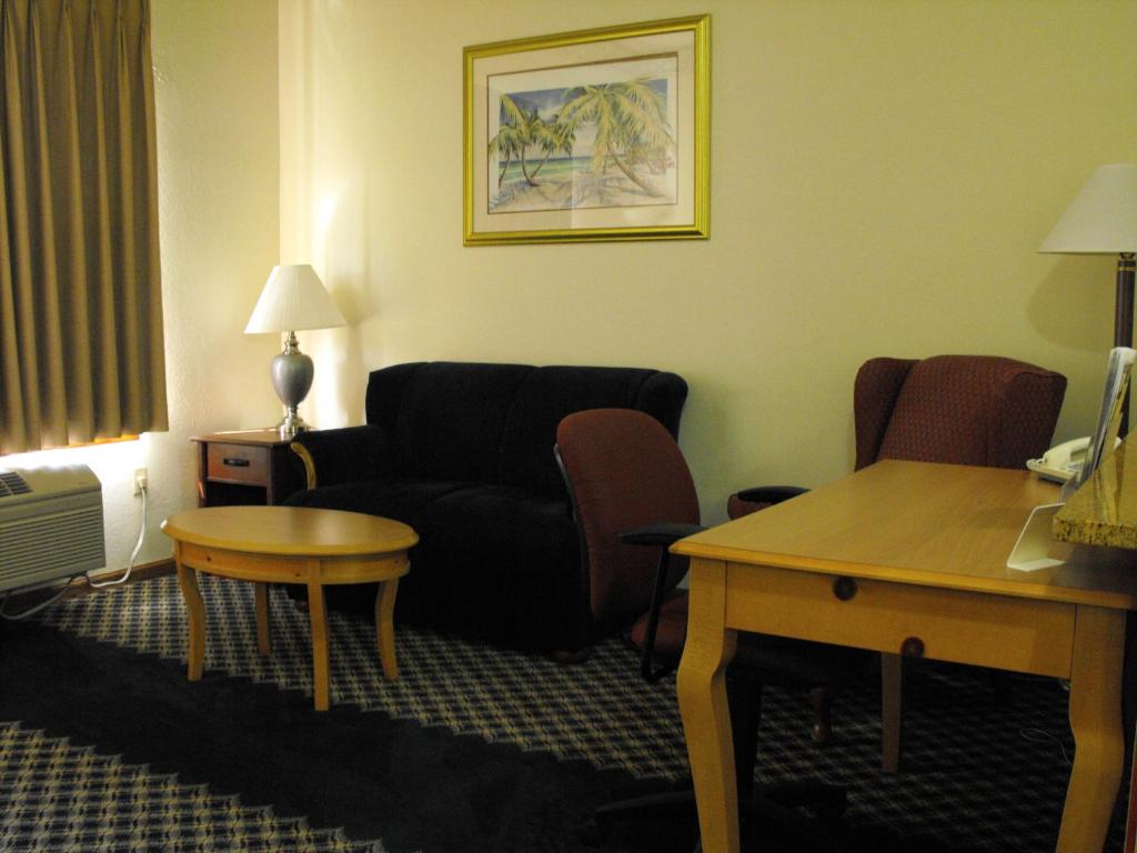 Americas Best Value Inn Three Rivers - image 5