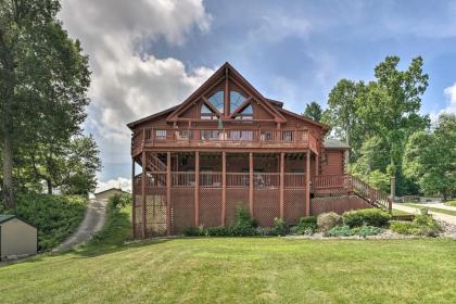 Lakefront Cabin with Dock 6 Mi to Swiss Valley