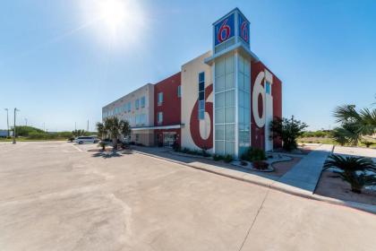 Motel 6-Three Rivers TX - image 14