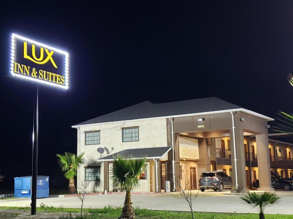 Lux Inn and Suites - image 2