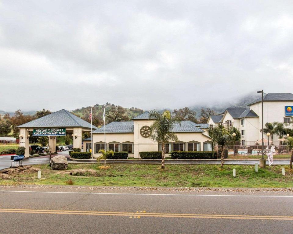 Comfort Inn & Suites Sequoia Kings Canyon - Three Rivers - main image