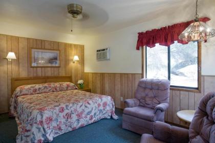 Lazy J Ranch Motel - image 15