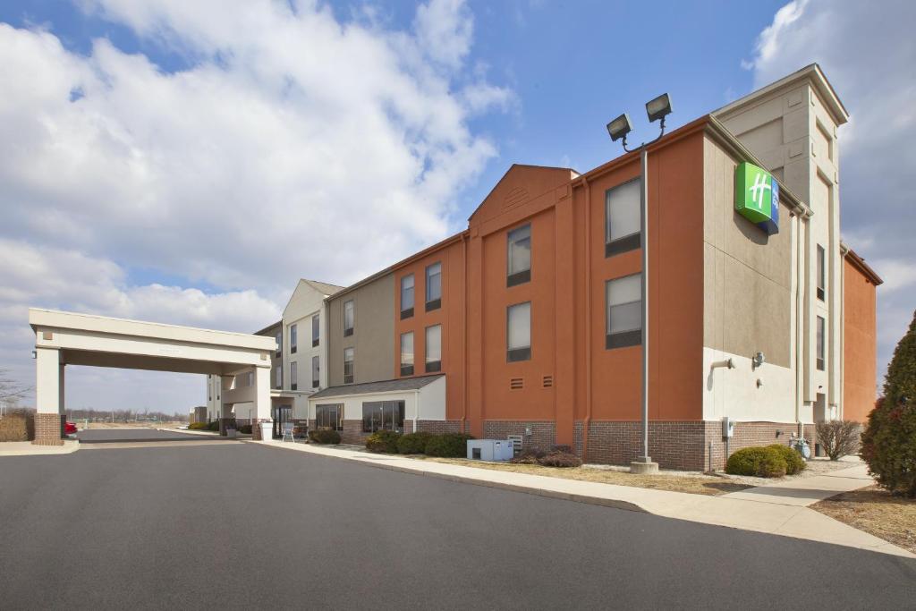 Holiday Inn Express Tiffin an IHG Hotel - main image