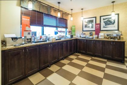 Hampton Inn Tiffin - image 5