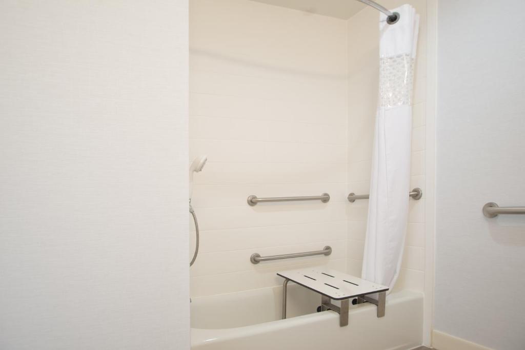 Hampton Inn Tiffin - image 6