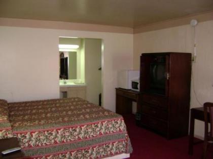 Tiffin Motel - image 10