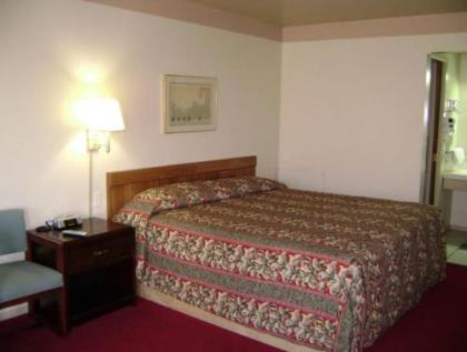 Tiffin Motel - image 11