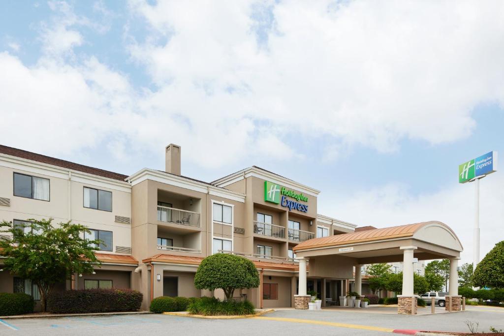 Holiday Inn Express Tifton an IHG Hotel - main image