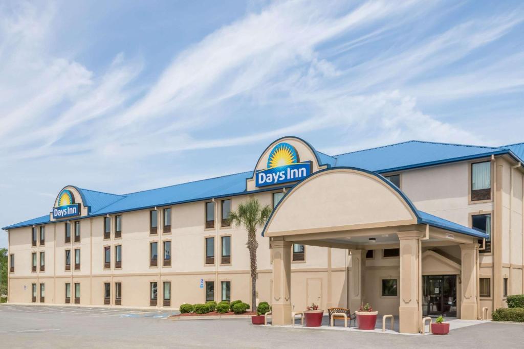 Days Inn by Wyndham Tifton - main image