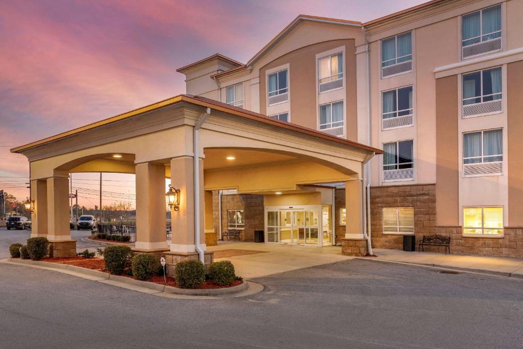 Comfort Inn and Suites Tifton - image 6