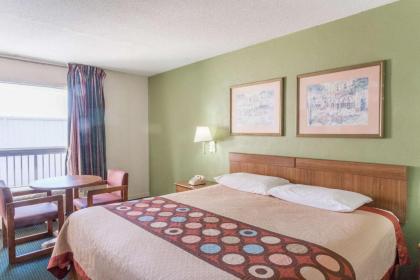 Super 8 by Wyndham Tifton - image 3