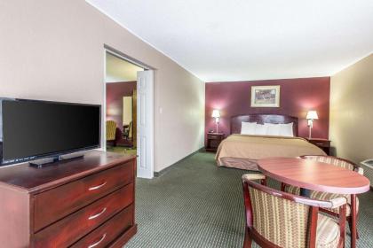 Quality Inn - image 12