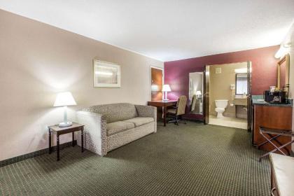 Quality Inn - image 14