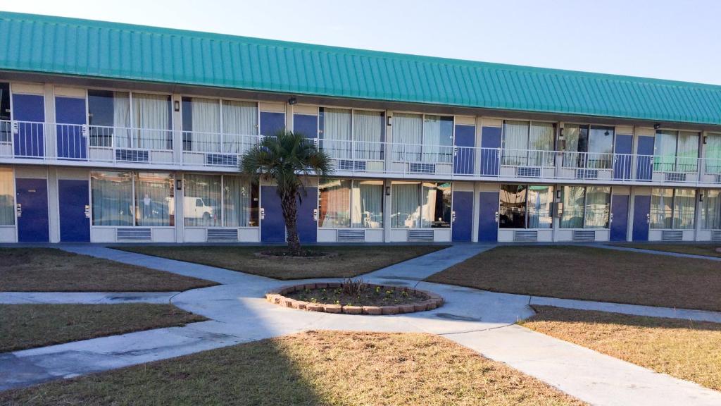 Motel 6-Tifton GA - image 7