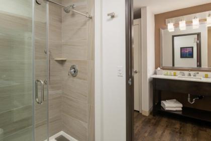 DoubleTree by Hilton Portland Tigard - image 14