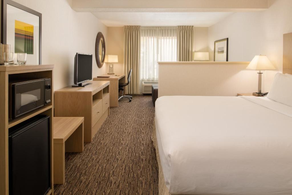 DoubleTree by Hilton Portland Tigard - image 2