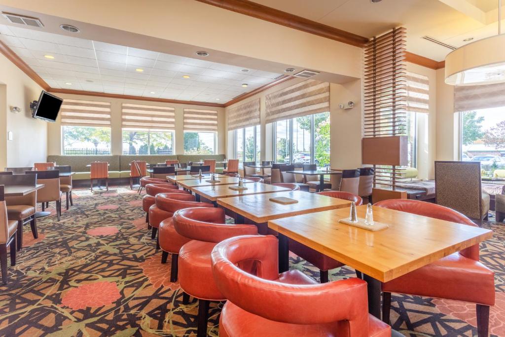 Hilton Garden Inn Chicago/Tinley Park - image 3