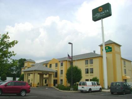 La Quinta Inn & Suites by Wyndham Dayton North - Tipp City - image 12